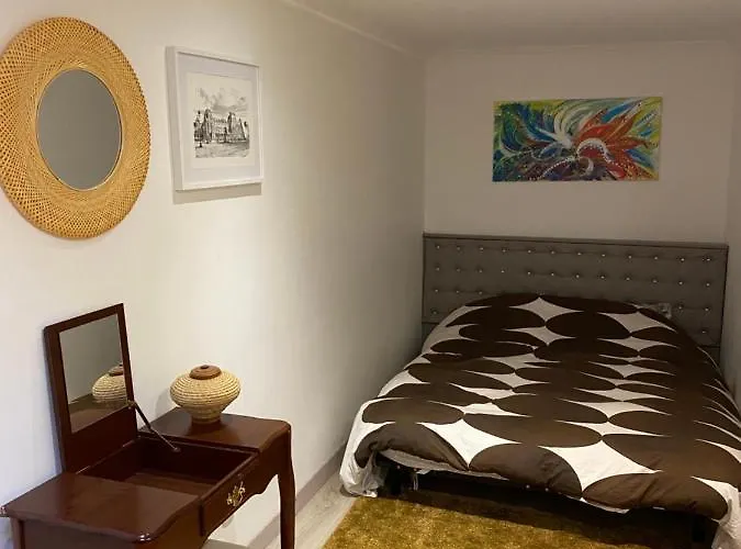 Cosy, Charming With Courtyard Appartamento *