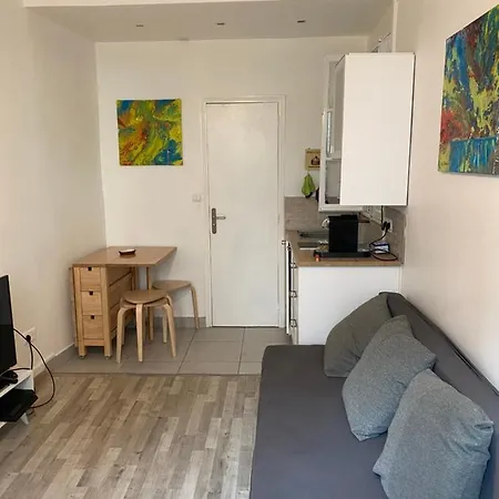 Cosy, Charming With Courtyard Apartment *